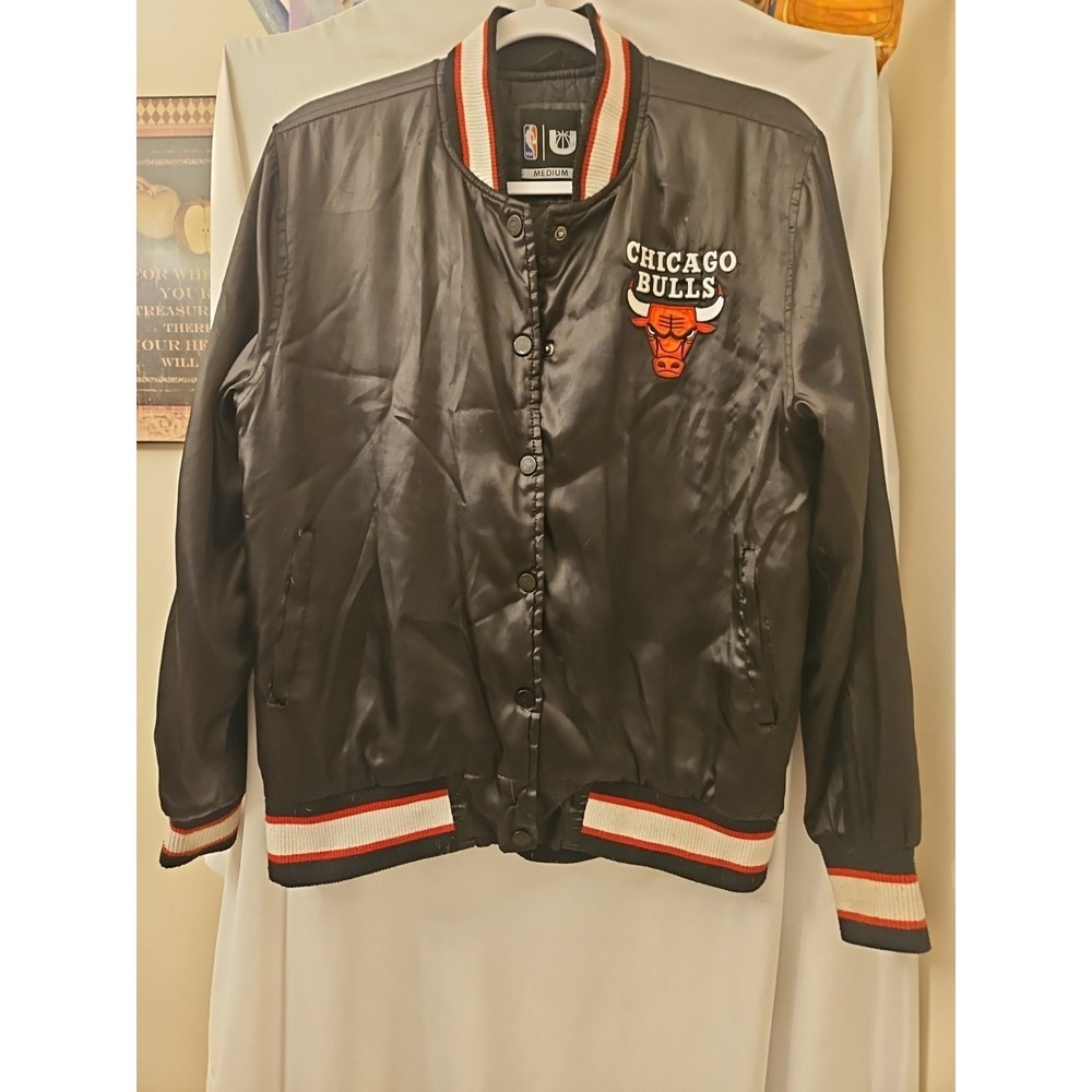 Chicago Bulls Ultra Game NBA Jacket Black Red Satin Quilted Lining Adult‎ Size M